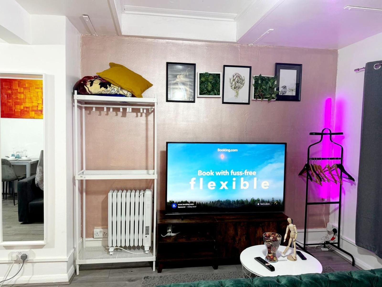 New Deluxe Apt-2 London